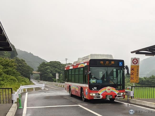 往路は鉄道、復路はバス, 大きなアップダウンや急カーブはなし, 1977年全通の気仙沼線, JRが自らBRTを運行する, 専用道と一般道、乗り心地は月とスッポン