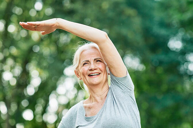 閉経とともに骨密度が低下、どう対策する？, 50歳以降は「パーソナルトレーニング」が最適, 変形性関節症も、ストレッチ運動と筋肉強化訓練で予防, 90歳で、70歳代の筋肉と骨の維持を目指そう
