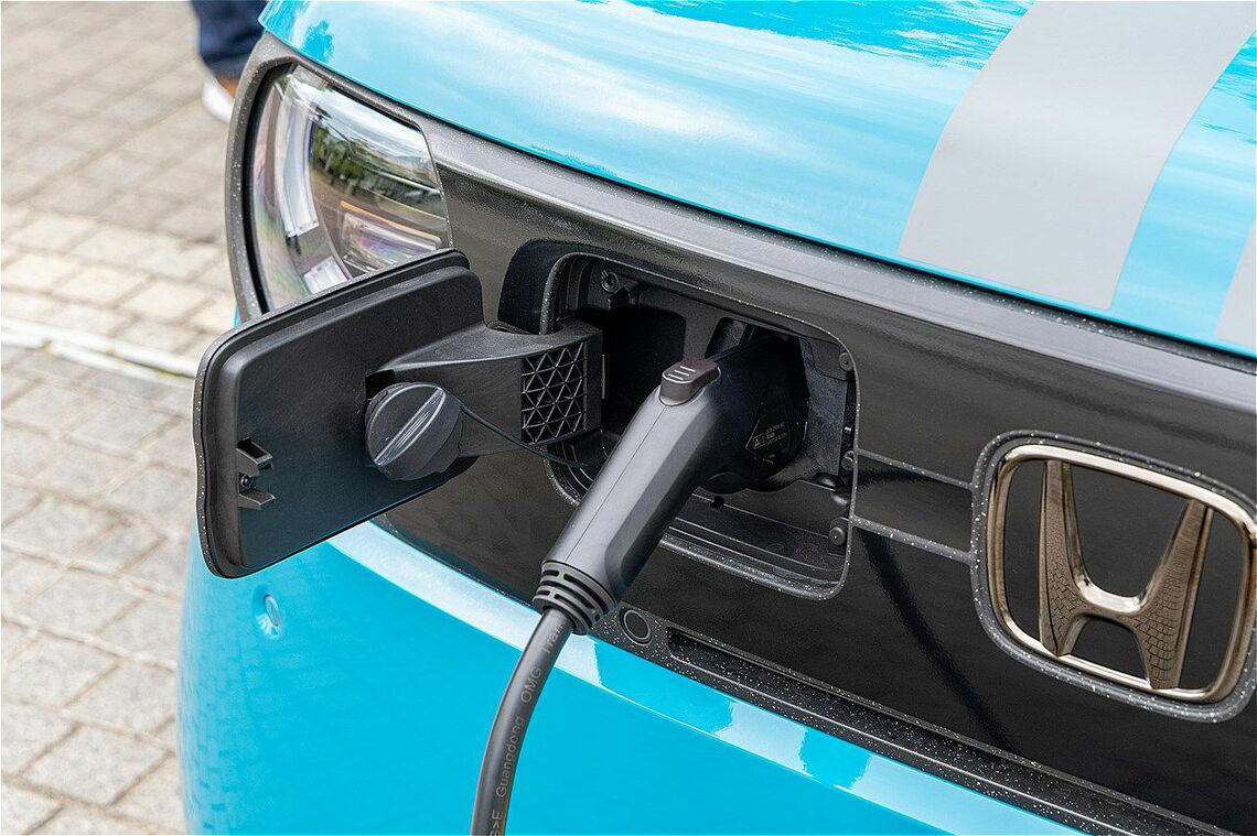 軽自動車のN-ONEをベースにEV化, グレードはシンプルに2種類, 運転席やドライビングポジション, BEVとしての動力性能, ホンダ初のシングルペダルコントロール, ハンドリングについて, 航続距離は295kmを実現, 先進運転支援システム「ADAS」, 充電方法・充電設備, ホンダチャージの普及状況, 補助金の活用でガソリン車と変わらない価格に