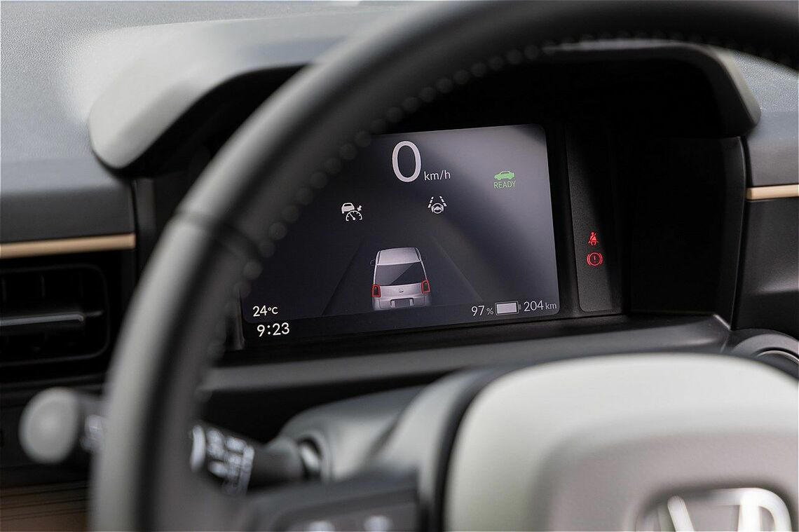 軽自動車のN-ONEをベースにEV化, グレードはシンプルに2種類, 運転席やドライビングポジション, BEVとしての動力性能, ホンダ初のシングルペダルコントロール, ハンドリングについて, 航続距離は295kmを実現, 先進運転支援システム「ADAS」, 充電方法・充電設備, ホンダチャージの普及状況, 補助金の活用でガソリン車と変わらない価格に