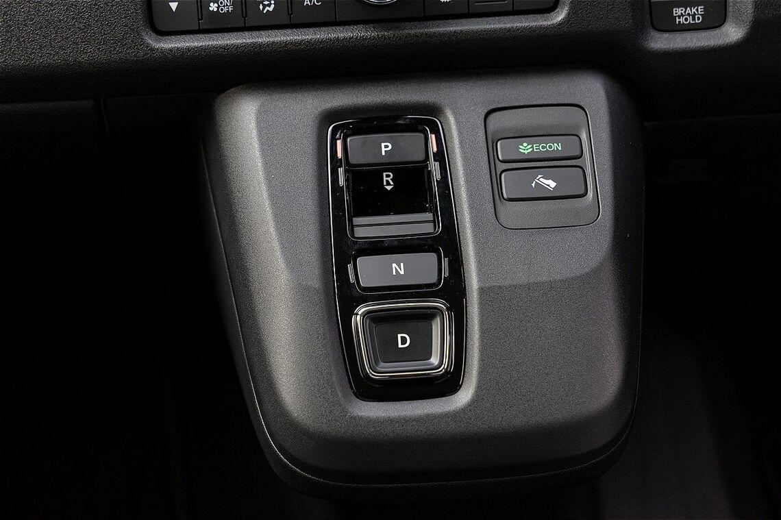 軽自動車のN-ONEをベースにEV化, グレードはシンプルに2種類, 運転席やドライビングポジション, BEVとしての動力性能, ホンダ初のシングルペダルコントロール, ハンドリングについて, 航続距離は295kmを実現, 先進運転支援システム「ADAS」, 充電方法・充電設備, ホンダチャージの普及状況, 補助金の活用でガソリン車と変わらない価格に