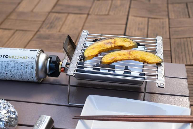小さいけどタフ。炭火でもしっかり使える, バーナーでの調理にも, 収納ケースはハンドルに, 五徳の代わりとしても, 食材のサイズに注意, 汚れ落ち抜群で洗いやすい
