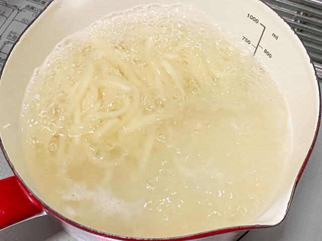 絶品混ぜそばを作るのにかかる時間, 絶品混ぜそばのカロリー, 山本ゆりさんの「絶品混ぜそば」再現レシピ, 絶品混ぜそばの材料（1人分）, 絶品混ぜそばの作り方, お好みの具材でアレンジできる！