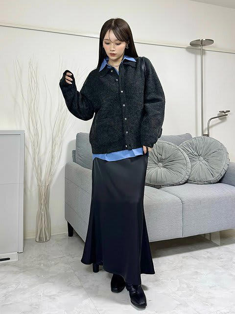 トレンドのポロニットで品よくこなれる, ニットベストを重ねて奥行きをプラス, 鮮やかな赤ニットで華やかに仕上げる, ブラウンのチェックシャツでシーズンムードたっぷりに, ブルーシャツを差し色に効かせて清潔感をアップ