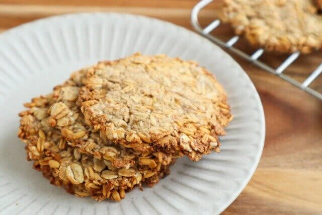 オートミールとナッツのチョコドロップクッキー, オートミールとナッツのチョコドロップクッキーの材料（30個分・約45kcal／1個）, オートミールとナッツのチョコドロップクッキーの作り方（調理時間：約45分）, オートミールでおつまみチーズクッキー, オートミールでおつまみチーズクッキーの材料（18枚分・約70kcal／1枚）, オートミールでおつまみチーズクッキーの作り方（調理時間：約40分）, 材料2つで作れるオートミールクッキー, 材料2つで作れるオートミールクッキーの材料（10枚分・約50kcal／1枚）, 材料2つで作れるオートミールクッキーの作り方（調理時間：約40分）, パイナップル入りオートミールクッキー, パイナップル入りオートミールクッキーの材料（12枚分・約55kcal／1枚）, パイナップル入りオートミールクッキーの作り方（調理時間：約30分）, オートミールジンジャークッキー, オートミールジンジャークッキーの材料（12個分・約60kcal／1個）, オートミールジンジャークッキーの作り方（調理時間：約20分）