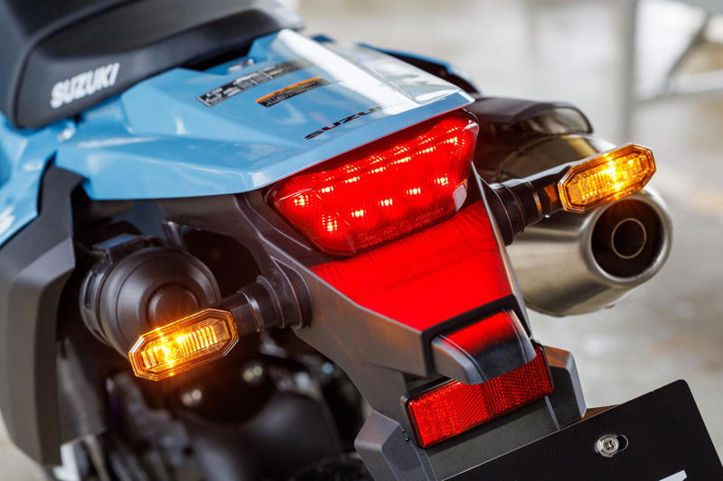 スズキ「DR-Z4SM」インプレ（小川 勤）, スズキ「DR-Z4SM」カラー・人気投票, スズキ「DR-Z4SM」ライディングポジション・足つき性, スズキ「DR-Z4SM」各部装備・ディテール解説, スズキ「DR-Z4SM」動画・写真, スズキ「DR-Z4SM」主なスペック・燃費・価格, スズキ「DR-Z4SM」関連のおすすめ記事