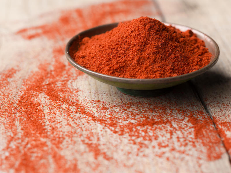 Bay leaf, Black pepper, Cayenne red pepper, Celery salt, Ground cinnamon, Chili powder, Ground cumin, Dill weed, Curry powder, Garlic powder, Garlic salt, Ground ginger, Himalayan pink salt, Italian seasoning, Dry mustard powder, Ground nutmeg, Lemon pepper, Onion powder, Parsley flakes, Red pepper (crushed), Poppy seeds, Seasoned salt, Rubbed sage, Sesame seeds