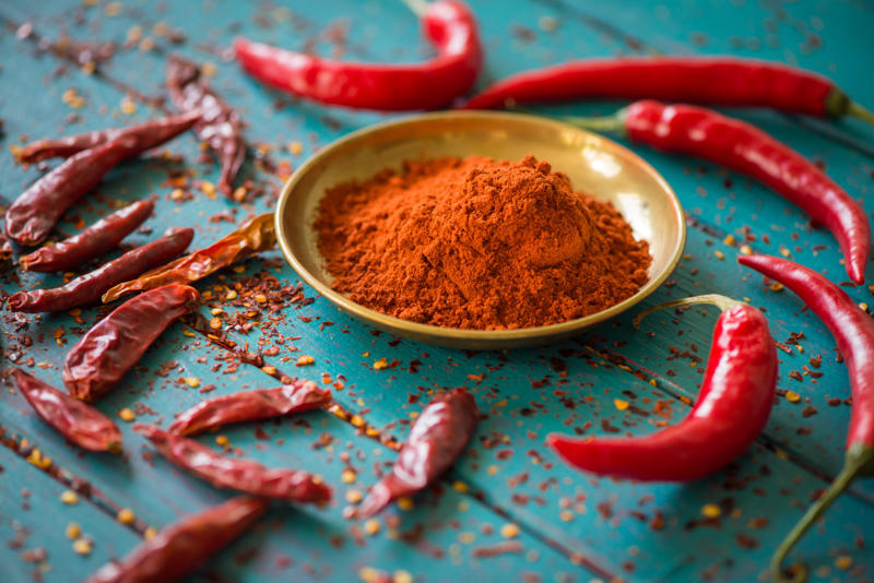 Bay leaf, Black pepper, Cayenne red pepper, Celery salt, Ground cinnamon, Chili powder, Ground cumin, Dill weed, Curry powder, Garlic powder, Garlic salt, Ground ginger, Himalayan pink salt, Italian seasoning, Dry mustard powder, Ground nutmeg, Lemon pepper, Onion powder, Parsley flakes, Red pepper (crushed), Poppy seeds, Seasoned salt, Rubbed sage, Sesame seeds