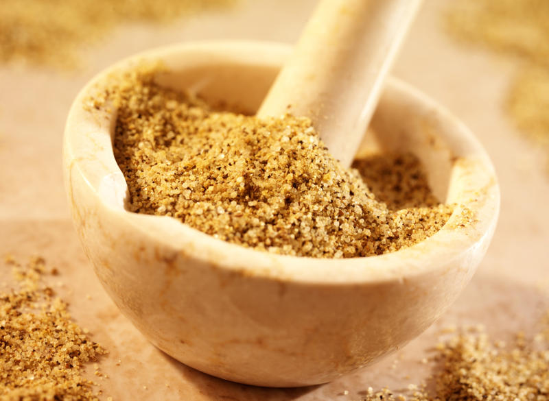 Bay leaf, Black pepper, Cayenne red pepper, Celery salt, Ground cinnamon, Chili powder, Ground cumin, Dill weed, Curry powder, Garlic powder, Garlic salt, Ground ginger, Himalayan pink salt, Italian seasoning, Dry mustard powder, Ground nutmeg, Lemon pepper, Onion powder, Parsley flakes, Red pepper (crushed), Poppy seeds, Seasoned salt, Rubbed sage, Sesame seeds