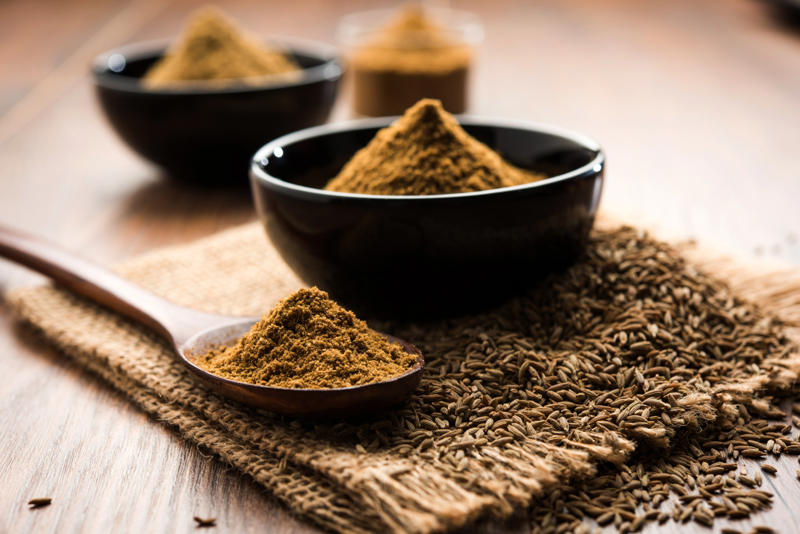 Bay leaf, Black pepper, Cayenne red pepper, Celery salt, Ground cinnamon, Chili powder, Ground cumin, Dill weed, Curry powder, Garlic powder, Garlic salt, Ground ginger, Himalayan pink salt, Italian seasoning, Dry mustard powder, Ground nutmeg, Lemon pepper, Onion powder, Parsley flakes, Red pepper (crushed), Poppy seeds, Seasoned salt, Rubbed sage, Sesame seeds