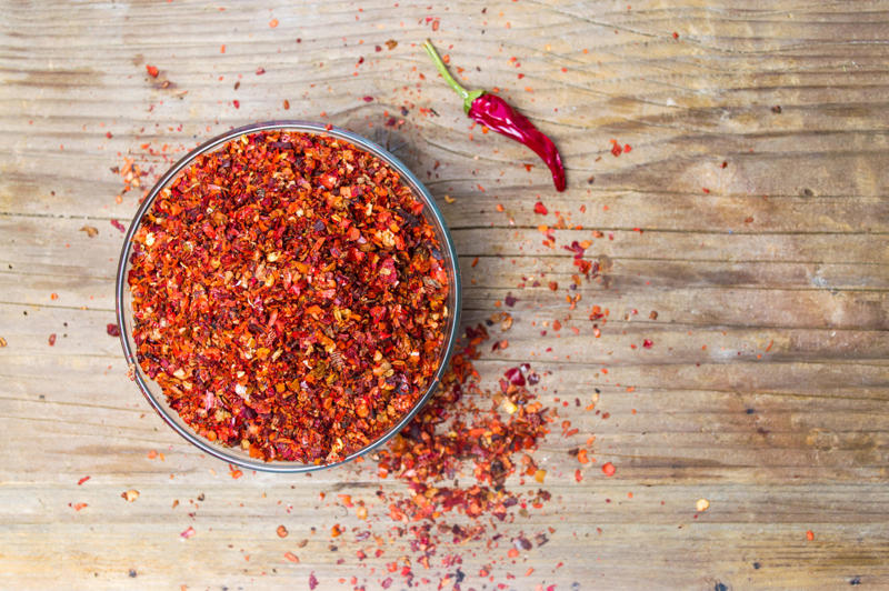 Bay leaf, Black pepper, Cayenne red pepper, Celery salt, Ground cinnamon, Chili powder, Ground cumin, Dill weed, Curry powder, Garlic powder, Garlic salt, Ground ginger, Himalayan pink salt, Italian seasoning, Dry mustard powder, Ground nutmeg, Lemon pepper, Onion powder, Parsley flakes, Red pepper (crushed), Poppy seeds, Seasoned salt, Rubbed sage, Sesame seeds