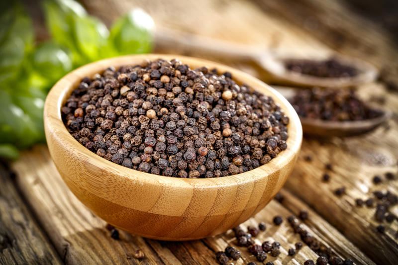 Bay leaf, Black pepper, Cayenne red pepper, Celery salt, Ground cinnamon, Chili powder, Ground cumin, Dill weed, Curry powder, Garlic powder, Garlic salt, Ground ginger, Himalayan pink salt, Italian seasoning, Dry mustard powder, Ground nutmeg, Lemon pepper, Onion powder, Parsley flakes, Red pepper (crushed), Poppy seeds, Seasoned salt, Rubbed sage, Sesame seeds