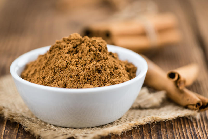 Bay leaf, Black pepper, Cayenne red pepper, Celery salt, Ground cinnamon, Chili powder, Ground cumin, Dill weed, Curry powder, Garlic powder, Garlic salt, Ground ginger, Himalayan pink salt, Italian seasoning, Dry mustard powder, Ground nutmeg, Lemon pepper, Onion powder, Parsley flakes, Red pepper (crushed), Poppy seeds, Seasoned salt, Rubbed sage, Sesame seeds