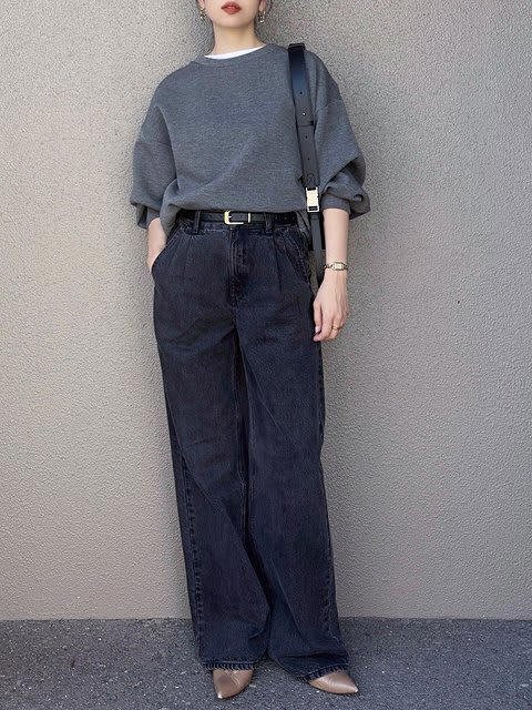 きれいめ素材のトップスでシックに着こなす, ブラウンニットで今っぽさと上品さを両立, ファーベストを合わせてリッチな雰囲気を演出, ジャケット×ボウタイブラウスで華やかに魅せる, 毛足の長いカーディガンでコーデの季節感を高める