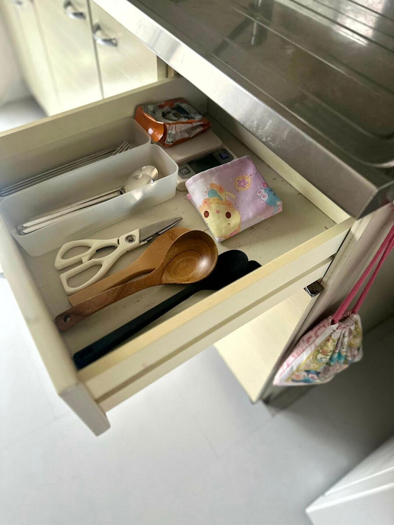 1：食器洗いは「ふいてすぐ戻せる」動線に, 2：よく使うものは「取り出しやすい場所」を定位置に, 3：毎日使う鍋は「あえて」出しっぱなしに, 4：台所用品以外も収納し「家じゅうの掃除」をラクに