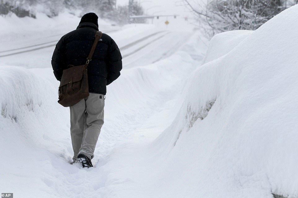 Storm warning issued in three US states as heavy snow threatens travel