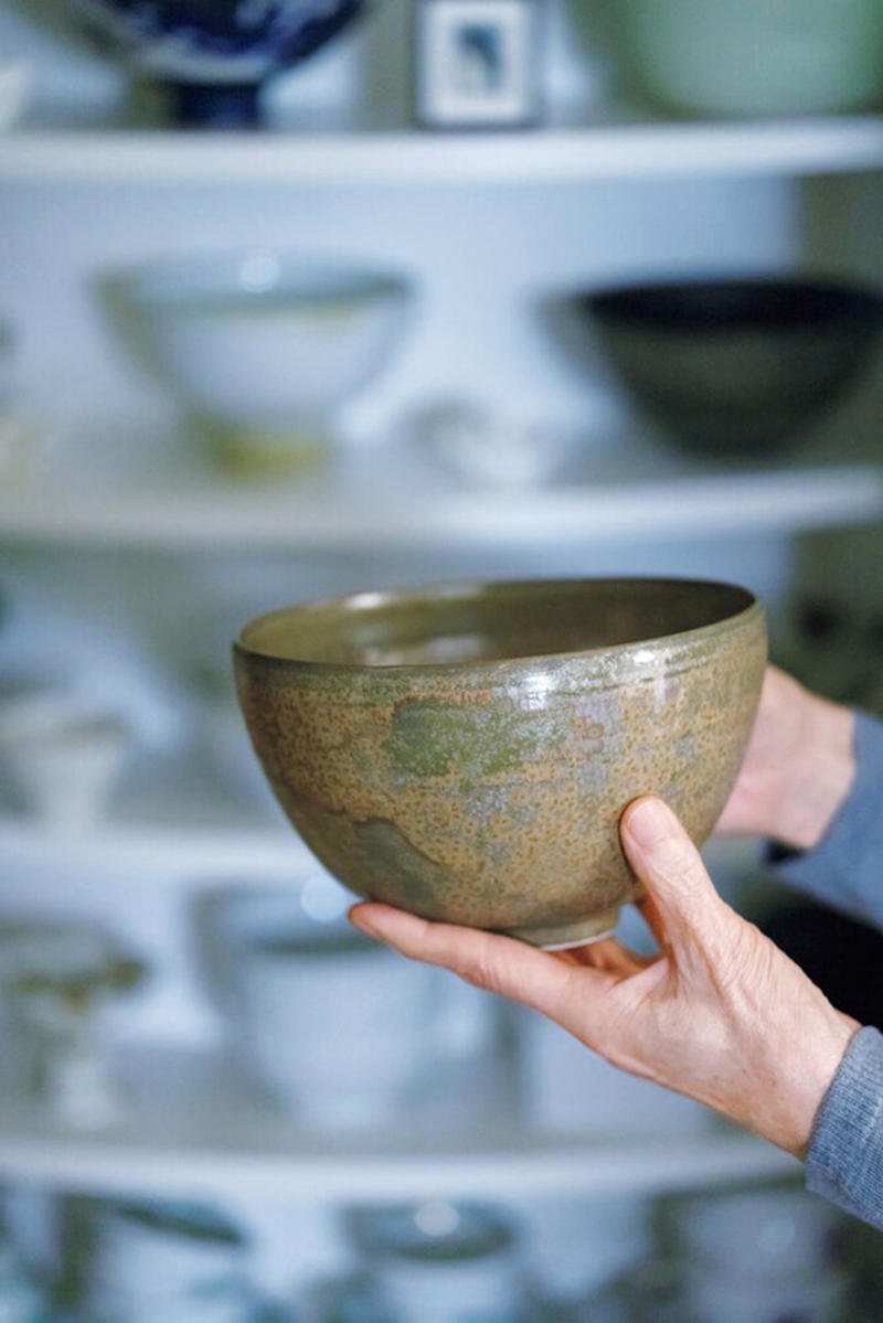 好きな器１ 横浜で購入した、スティーブ・ハリソンのボウル, 好きな器２　夫からのプレゼントは絵柄の強い鉢, 好きな器３　韓国でひと目惚れした チャン・ジンさんのボウル, 好きな器４　料理をおいしくしてくれる林亜希子さんのボウル, 好きな器５　出合った瞬間に運命を感じた美しい片口