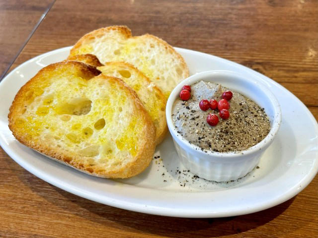 ・念願の初オリーブ, ・つまみは300円台から, ・ワインは200円台, ・今日イチのサプライズ