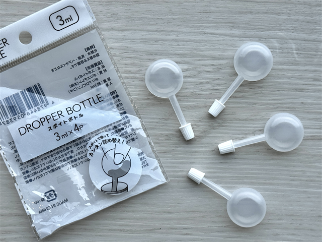 少量の化粧品を持ち運べる！セリアの「スポイトボトル」, 化粧品をいろいろ詰め替えてみた, ほかの小分け容器との比較・使い分けは？, 旅行や出張など少量の持ち歩きに便利