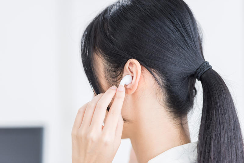 ユビキタステクノロジーのアイテム, 世界的に流通している商品, ヘッドホンとイヤホンの違い, ワイヤレスヘッドホンやイヤホンは健康に害を及ぼす可能性がある？, 他の健康上の懸念, ワイヤレスとがんは関連しているのか？, がん症例の明らかな増加は見られない, それでもリスクは残る, 子供は放射線に対してより敏感である, その他の健康リスクや危険性, イヤホンは絶対に共有しない, イヤホンの使用を制限