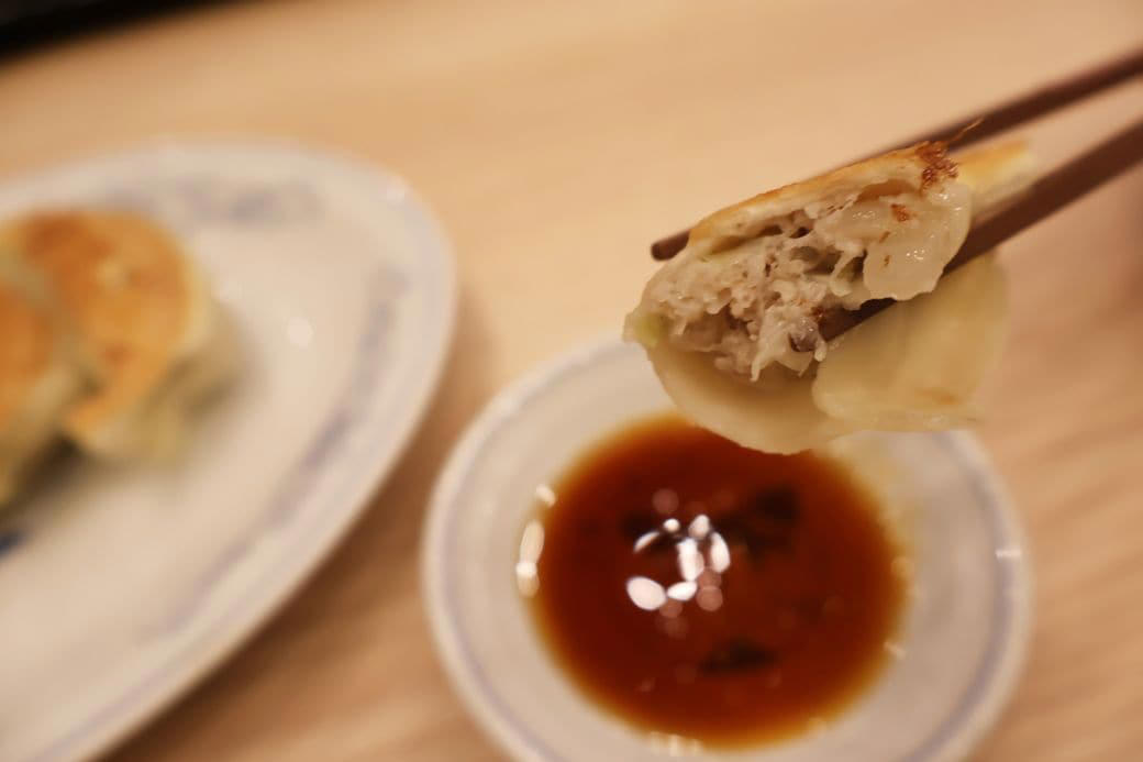 ラーメンが550円で食べられるの？, 素材までこだわった中華料理を驚きの価格で, 毎日でも食べたいこだわりの自家製焼餃子, 中華料理なのに玄米を選べる理由, 駅直結でアクセス抜群、今後も店舗拡大予定