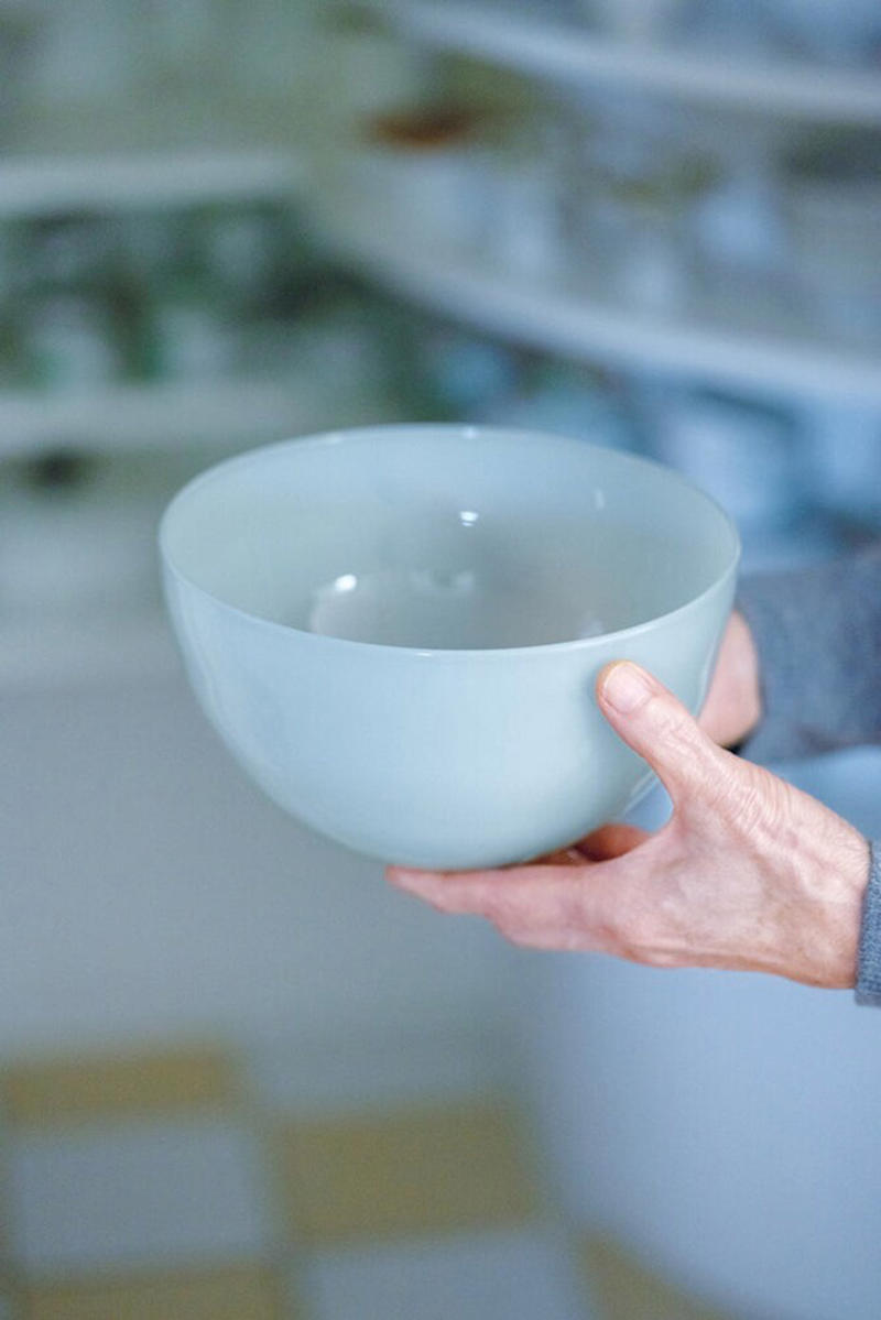 好きな器１ 横浜で購入した、スティーブ・ハリソンのボウル, 好きな器２　夫からのプレゼントは絵柄の強い鉢, 好きな器３　韓国でひと目惚れした チャン・ジンさんのボウル, 好きな器４　料理をおいしくしてくれる林亜希子さんのボウル, 好きな器５　出合った瞬間に運命を感じた美しい片口
