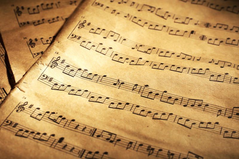 Sheet music 30 DIY Christmas decorations made from everyday objects, Clothespins, Wool blankets, Paint chips, Wine corks, Candy canes, Deck of cards, Pinecones, Sheet music, Cookie cutters, Pennant flags, Blanket scarfs, Magazines, Jam jars, Mason jars, Branches, Christmas light bulbs, Toilet paper rolls, Christmas cards, Envelopes, Salt shakers, Wrapping paper, Coffee filters