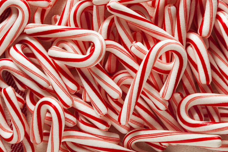 Candy canes 30 DIY Christmas decorations made from everyday objects, Clothespins, Wool blankets, Paint chips, Wine corks, Candy canes, Deck of cards, Pinecones, Sheet music, Cookie cutters, Pennant flags, Blanket scarfs, Magazines, Jam jars, Mason jars, Branches, Christmas light bulbs, Toilet paper rolls, Christmas cards, Envelopes, Salt shakers, Wrapping paper, Coffee filters
