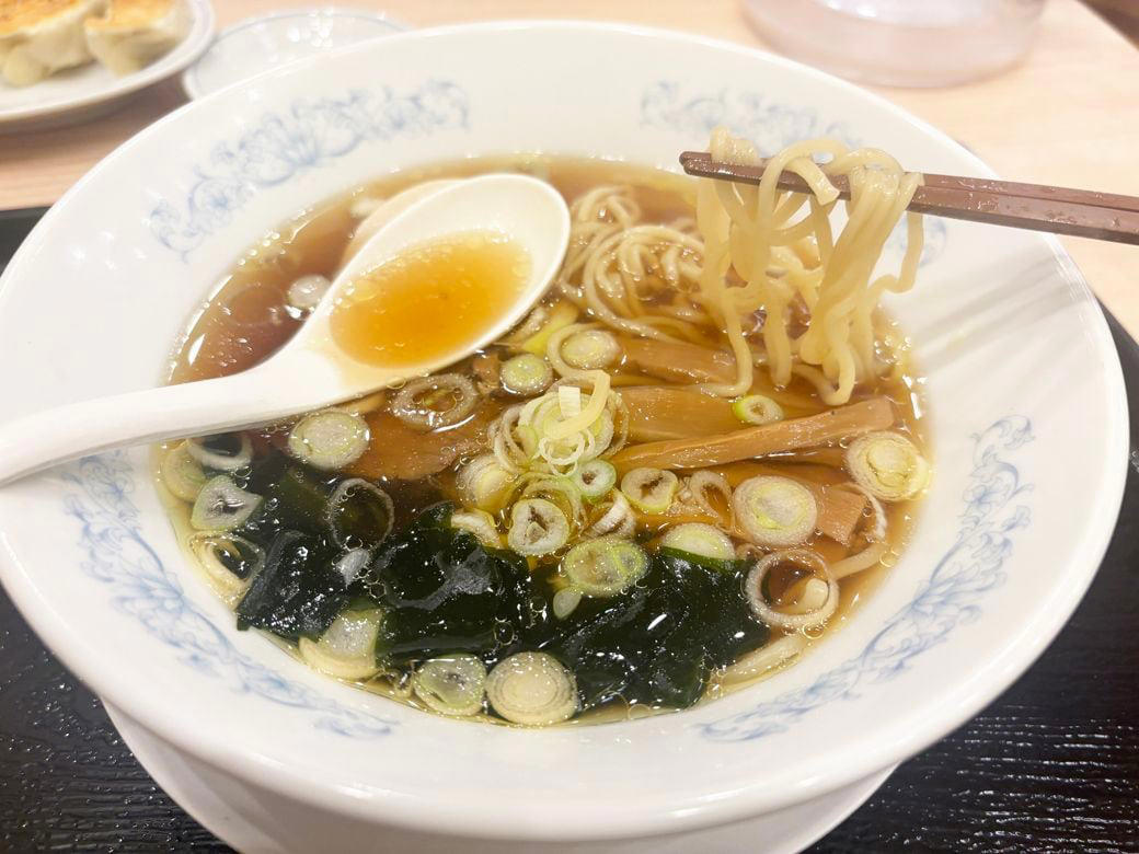ラーメンが550円で食べられるの？, 素材までこだわった中華料理を驚きの価格で, 毎日でも食べたいこだわりの自家製焼餃子, 中華料理なのに玄米を選べる理由, 駅直結でアクセス抜群、今後も店舗拡大予定