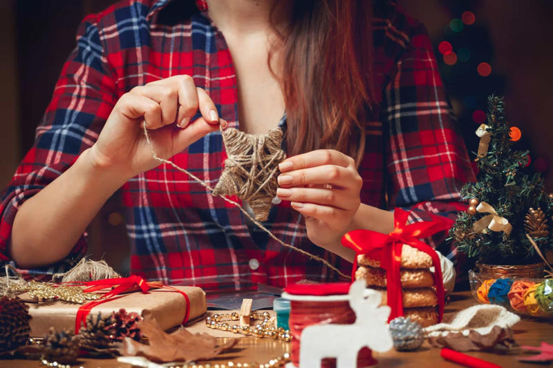 30 DIY Christmas decorations made from everyday objects 30 DIY Christmas decorations made from everyday objects, Clothespins, Wool blankets, Paint chips, Wine corks, Candy canes, Deck of cards, Pinecones, Sheet music, Cookie cutters, Pennant flags, Blanket scarfs, Magazines, Jam jars, Mason jars, Branches, Christmas light bulbs, Toilet paper rolls, Christmas cards, Envelopes, Salt shakers, Wrapping paper, Coffee filters