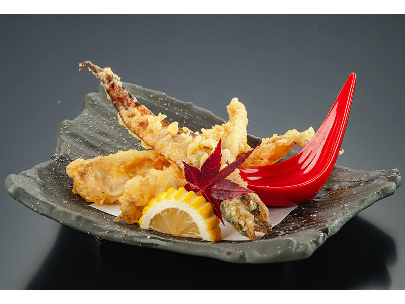 「幻魚」はどんな魚？, 幻魚を使った絶品グルメを堪能♪, ①幻魚天ぷら丼／1,100円, ②幻魚天ぷら盛り合わせ／550円, ③幻魚干物天ぷら／550円, 見て学べる「幻魚紹介コーナー」も！, 名立の味をお土産に！オンラインショップもチェック♪, アクセス＆イベント情報
