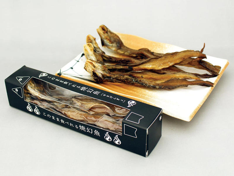 「幻魚」はどんな魚？, 幻魚を使った絶品グルメを堪能♪, ①幻魚天ぷら丼／1,100円, ②幻魚天ぷら盛り合わせ／550円, ③幻魚干物天ぷら／550円, 見て学べる「幻魚紹介コーナー」も！, 名立の味をお土産に！オンラインショップもチェック♪, アクセス＆イベント情報