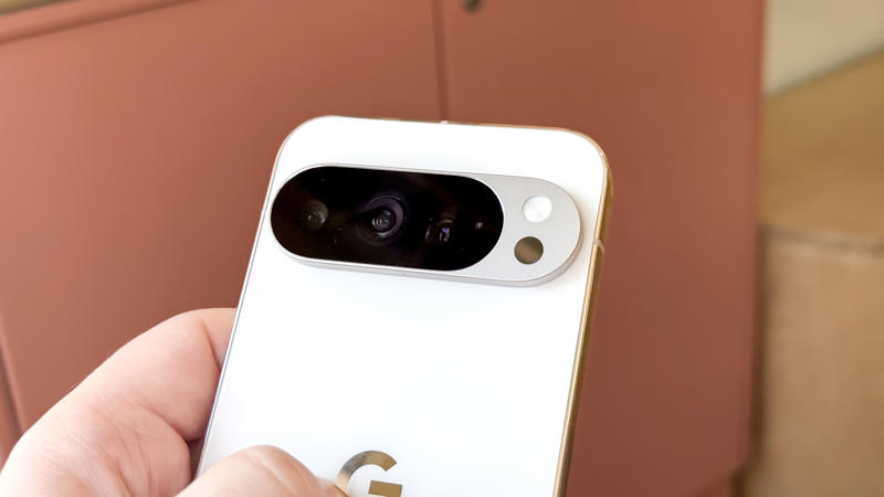 A quick rundown of specs, Comparing grayscale and tonality, Comparing macro modes, Where the Pixel 10 Pro XL wins, Where the Leica Q3 Monochrom wins