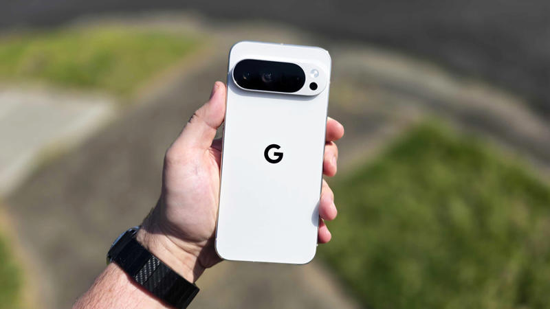 A quick rundown of specs, Comparing grayscale and tonality, Comparing macro modes, Where the Pixel 10 Pro XL wins, Where the Leica Q3 Monochrom wins