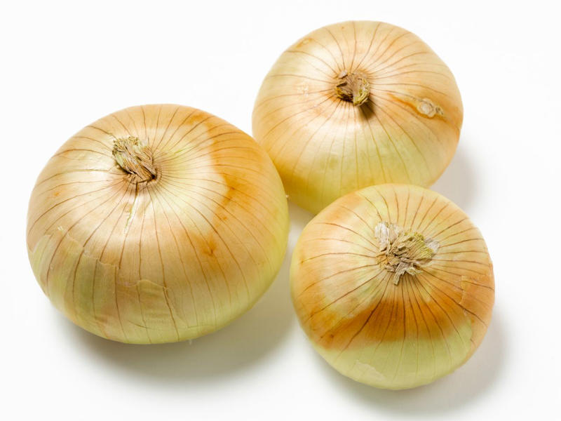 What Is the Difference Between Yellow and White Onions?, What Are the Best Uses for Yellow vs. White Onions?, Can You Substitute Yellow Onions for White Onions, and Vice Versa?, The Takeaway