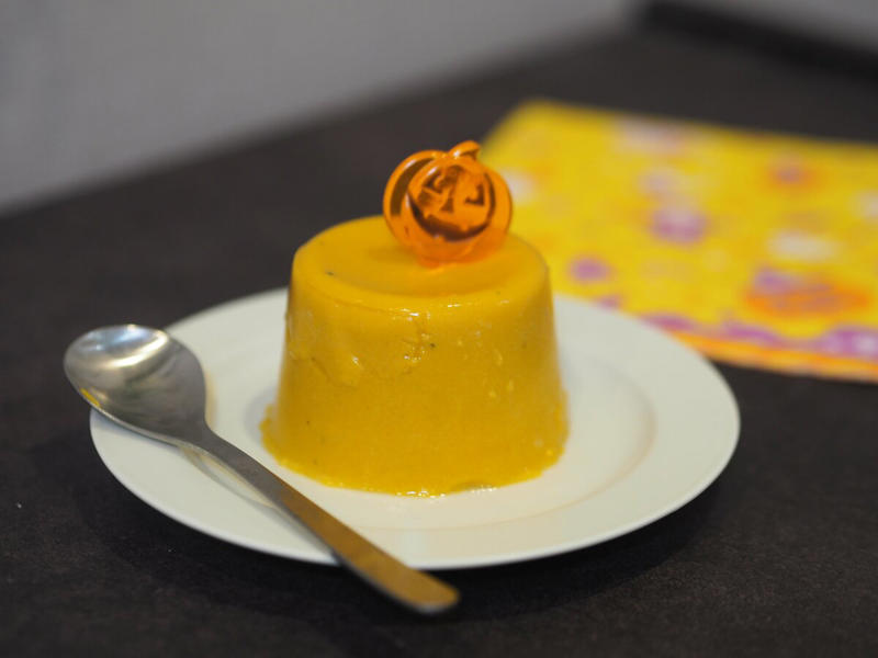 混ぜて冷やすだけの、簡単カボチャプリン！, 砂糖を使わなくても甘い理由は？, 太りにくさの秘密はタンパク質！血糖値も安定, 「ゼラチンでつくる豆乳カボチャプリン」のつくり方, 食後のデザートにちょうどいい“軽さ”
