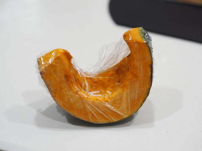 混ぜて冷やすだけの、簡単カボチャプリン！, 砂糖を使わなくても甘い理由は？, 太りにくさの秘密はタンパク質！血糖値も安定, 「ゼラチンでつくる豆乳カボチャプリン」のつくり方, 食後のデザートにちょうどいい“軽さ”