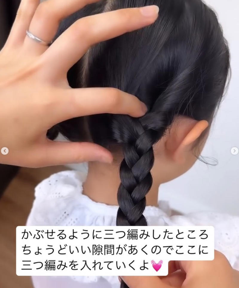 ・髪が細くて量が少ない, ・長時間じっとしていられない, ・髪型が崩れやすい, ・短時間で完成する髪型を選ぶ, ・つけ毛でボリュームアップ, ・子どももお気に入りの髪飾りを使う, ・ボブヘアにもおすすめ♡ゴムだけ・くるりんぱだけで作れるおしゃれサイドアレンジ, ・元気に動いても崩れない♪おしゃれ見えカチューシャアレンジ, ・必要な技術は三つ編みだけ！羊さんみたいな輪っかヘア, ・華やかさUP！上品で可憐な編み込みツイン, ・結ぶだけで完成！動き回っても崩れにくいツインテール, ・ゴムだけでできる！くるりんぱ×三つ編みの上品まとめ髪, ・シュシュタイプのつけ毛で簡単ボリュームアップ！華やかおだんご, ・簡単ゴム隠しでグッとおしゃれに！トレンドの玉ねぎヘア, ・いつもの髪型がひと工夫でゴージャスに♪クロス編みポニーテール, ・ねじるだけで華やか♪ボリューミーなロープ編みおだんごヘア