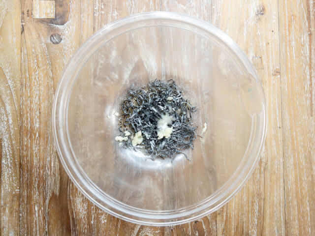 小松菜の塩昆布ナムルを作るのにかかる時間, 小松菜の塩昆布ナムルのカロリー, レンジで簡単！小松菜の塩昆布ナムル, 小松菜の塩昆布ナムルの材料（2人分）, 小松菜の塩昆布ナムルの作り方