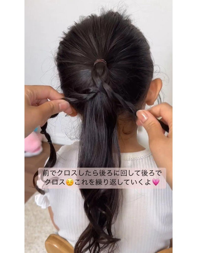 ・髪が細くて量が少ない, ・長時間じっとしていられない, ・髪型が崩れやすい, ・短時間で完成する髪型を選ぶ, ・つけ毛でボリュームアップ, ・子どももお気に入りの髪飾りを使う, ・ボブヘアにもおすすめ♡ゴムだけ・くるりんぱだけで作れるおしゃれサイドアレンジ, ・元気に動いても崩れない♪おしゃれ見えカチューシャアレンジ, ・必要な技術は三つ編みだけ！羊さんみたいな輪っかヘア, ・華やかさUP！上品で可憐な編み込みツイン, ・結ぶだけで完成！動き回っても崩れにくいツインテール, ・ゴムだけでできる！くるりんぱ×三つ編みの上品まとめ髪, ・シュシュタイプのつけ毛で簡単ボリュームアップ！華やかおだんご, ・簡単ゴム隠しでグッとおしゃれに！トレンドの玉ねぎヘア, ・いつもの髪型がひと工夫でゴージャスに♪クロス編みポニーテール, ・ねじるだけで華やか♪ボリューミーなロープ編みおだんごヘア