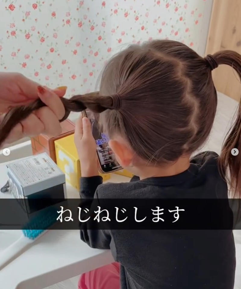 ・髪が細くて量が少ない, ・長時間じっとしていられない, ・髪型が崩れやすい, ・短時間で完成する髪型を選ぶ, ・つけ毛でボリュームアップ, ・子どももお気に入りの髪飾りを使う, ・ボブヘアにもおすすめ♡ゴムだけ・くるりんぱだけで作れるおしゃれサイドアレンジ, ・元気に動いても崩れない♪おしゃれ見えカチューシャアレンジ, ・必要な技術は三つ編みだけ！羊さんみたいな輪っかヘア, ・華やかさUP！上品で可憐な編み込みツイン, ・結ぶだけで完成！動き回っても崩れにくいツインテール, ・ゴムだけでできる！くるりんぱ×三つ編みの上品まとめ髪, ・シュシュタイプのつけ毛で簡単ボリュームアップ！華やかおだんご, ・簡単ゴム隠しでグッとおしゃれに！トレンドの玉ねぎヘア, ・いつもの髪型がひと工夫でゴージャスに♪クロス編みポニーテール, ・ねじるだけで華やか♪ボリューミーなロープ編みおだんごヘア