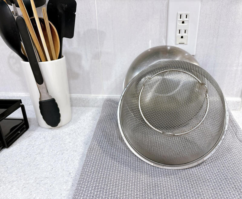ものが多いキッチンは、調理も掃除もストレス, 「なくても困らなくなった」キッチンから減らしてよかった4つのもの, キッチンからものを減らしてよかったこと4つ, 「当たり前」を手放したら、暮らしがもっとラクになる