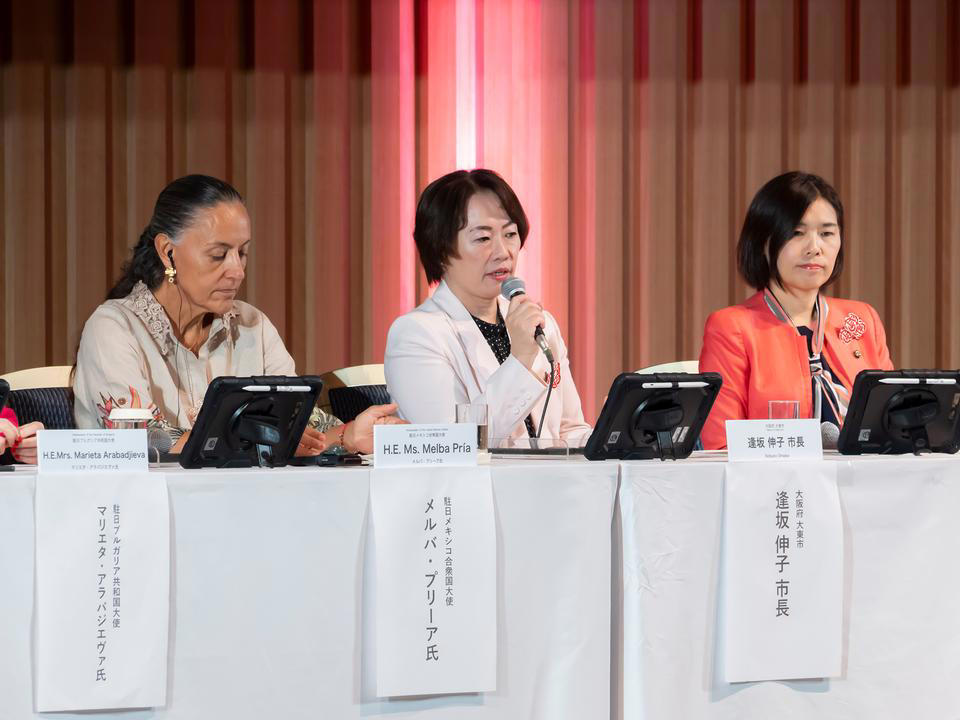 「女性の力の非活用は、社会の損失」, 「台所に立つのは女性」の意識は変えて, 若い世代にロールモデルを示そう, 「恐れず進め」各首長からのメッセージ