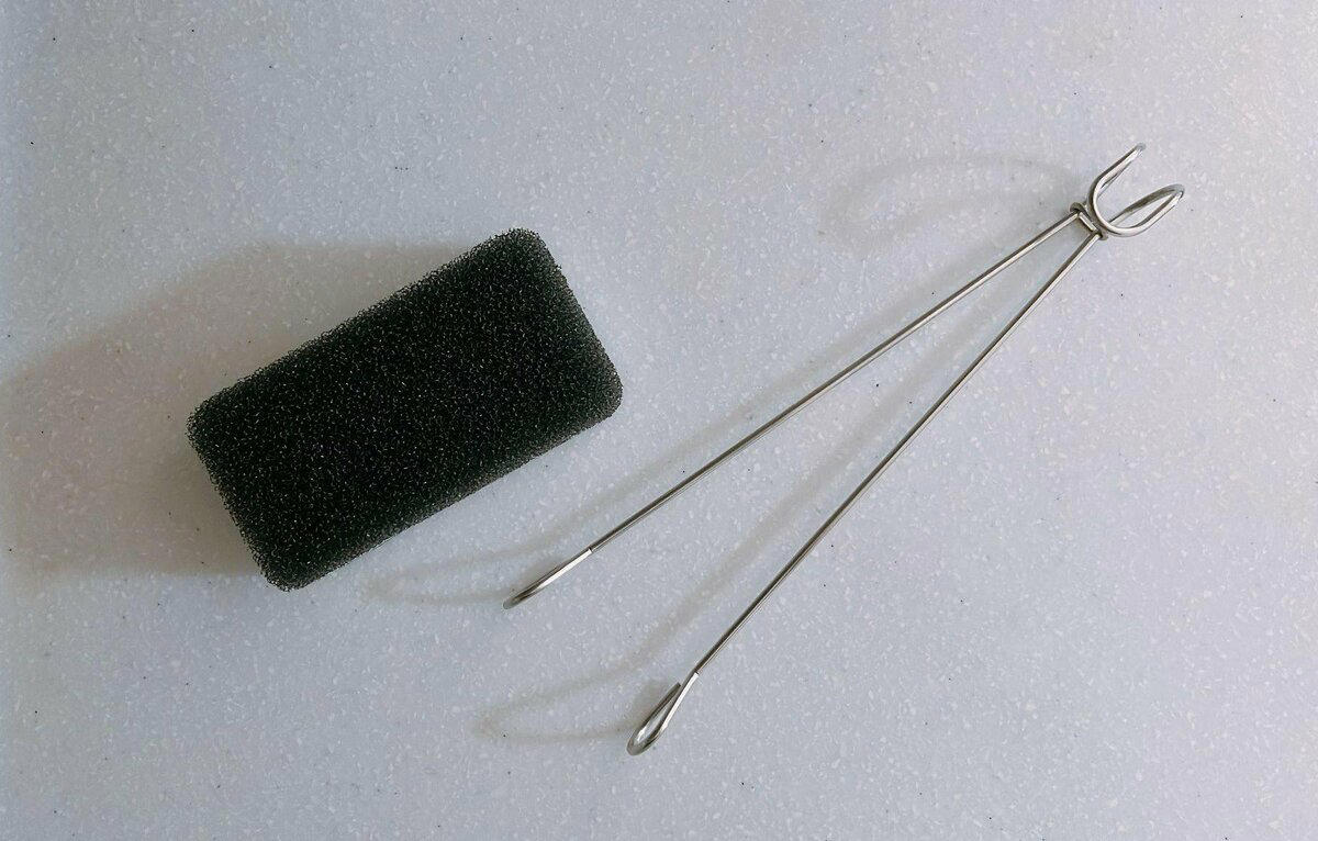 1：水きりカゴをやめた, 2：専用のスポンジをやめた, 3：排水口のフタは「つけたまま」でよかった, キッチンで大切なのは、効率よりも「心地よさ」