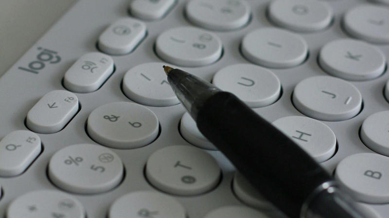 10. Logitech Pebble Keys K380s 1. Keychron C2 Pro, 2. MonsGeek FUN60 Ultra, 3. Razer Huntsman Mini, 4. NuPhy Field75 HE, 5. Logitech G715, 6. Logitech G915 X TKL, 7. Redragon K596 Vishnu, 8. Asus ROG Falchion NX, 9. Be Quiet! Light Mount, 10. Corsair K70 RGB TKL, 1. Logitech POP Keys, 2. Luminkey Magger 68 HE, 3. Hexgears Purple Rain M2, 4. Azio MK Retro, 5. AULA F99 Gasket, 6. Apple Magic, 7. Keychron K2V2, 8. Ducky One 3, 9. Akko TAC87, 10. Logitech Pebble Keys K380s