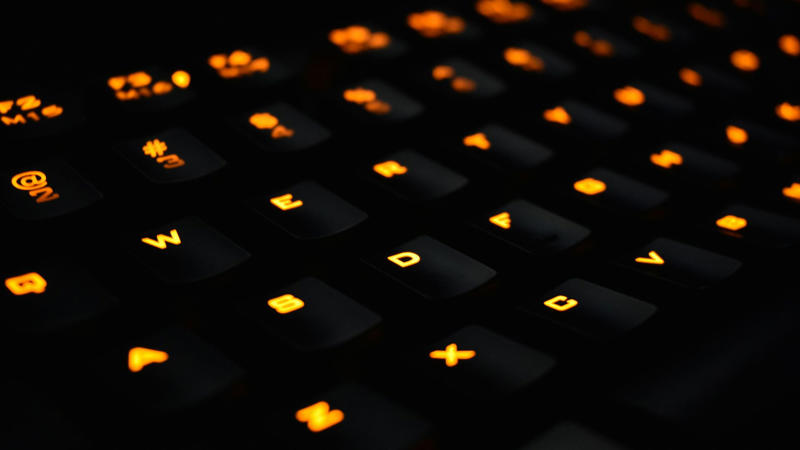 7. Redragon K596 Vishnu 1. Keychron C2 Pro, 2. MonsGeek FUN60 Ultra, 3. Razer Huntsman Mini, 4. NuPhy Field75 HE, 5. Logitech G715, 6. Logitech G915 X TKL, 7. Redragon K596 Vishnu, 8. Asus ROG Falchion NX, 9. Be Quiet! Light Mount, 10. Corsair K70 RGB TKL, 1. Logitech POP Keys, 2. Luminkey Magger 68 HE, 3. Hexgears Purple Rain M2, 4. Azio MK Retro, 5. AULA F99 Gasket, 6. Apple Magic, 7. Keychron K2V2, 8. Ducky One 3, 9. Akko TAC87, 10. Logitech Pebble Keys K380s
