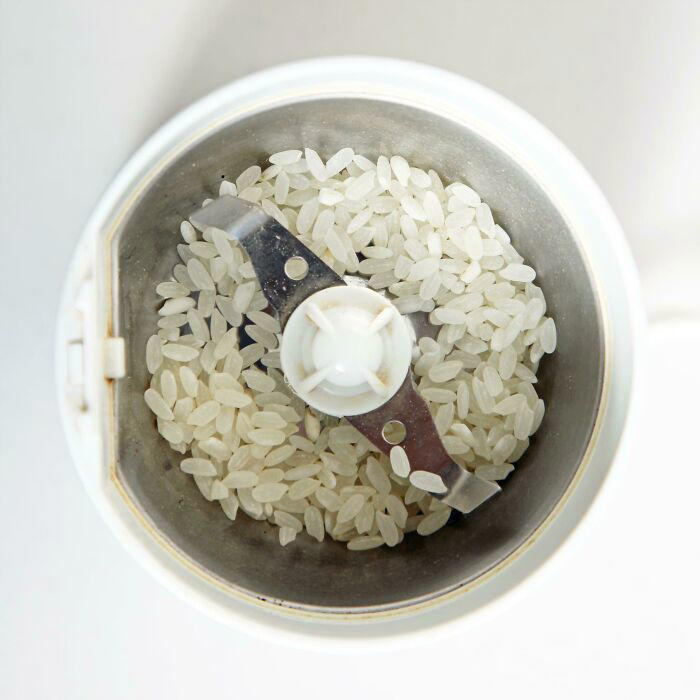 #7 Use A Spoon To Anchor Your Strainer, #15 Good Knowledge, #19 Look At This, #21 For Easy-To-Eat S'mores, Try Making Them In Ice Cream Cones, #23 Empty Ketchup Bottles Make Excellent Batter Holders And Dispensers, #27 Try The Lemon Method Under The Salmon To Avoid Burning Your Fish, #29 Don't Want To Mess Up 10 Bowls For Tacos? Use Muffin Tins!
