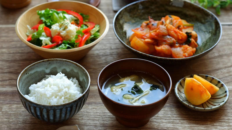 エネルギーの材料となる糖質, 体をつくるたんぱく質, 代謝をサポートするビタミンB群, 鉄の摂取も意識する, 代謝に関係する栄養をバランスよくとる