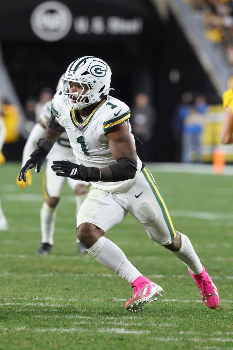 Why are the Packers wearing white uniforms?, Packers record wearing white uniforms, Packers throwback jersey, Packers white jersey winter warning games