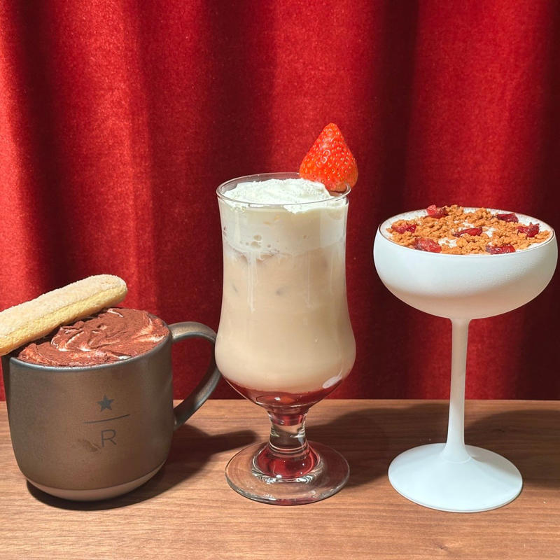 ドルチェのようなビバレッジを堪能, メインバーで味わう「バレルエイジド ティラミス ラテ」, ショートケーキをイメージした「ジョイフル メドレー クリーム ティー ラテ with ストロベリー」, お酒として楽しむ「クランベリー ブリスバー」, 冬の贅沢な夜を堪能するディナーセット
